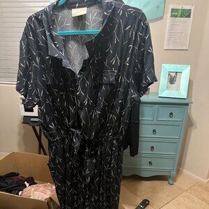 Universal Threads Romper-Black and white-XL